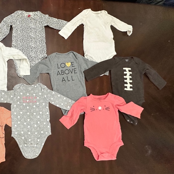 LOT OF 10 BABY INFANT GIRLS ONESIES LONG SLEEVE 6-12 MONTHS - CARTERS, GAP, ETC. - Picture 3 of 3